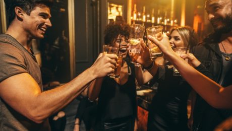 Pros y Contras de una Despedida de Soltero en Granada Pros y Contras de una Despedida de Soltero en Granada