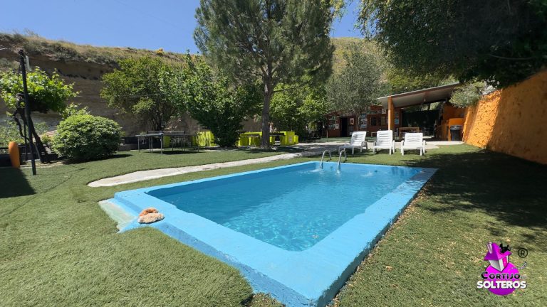 Piscina privada en el cortijo de los solteros